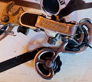 Raleigh-Branded Huret Rear Derailleur – Made in France (No. 2677)